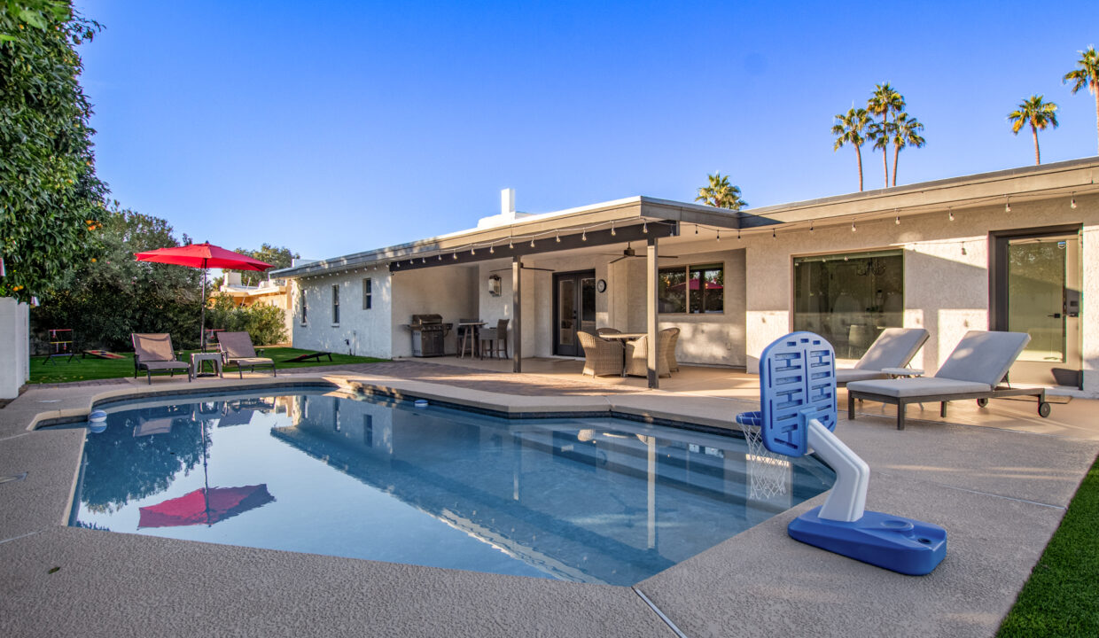 scottsdale airbnb vacation rental pool putting green vrbo kierland arizona (4)