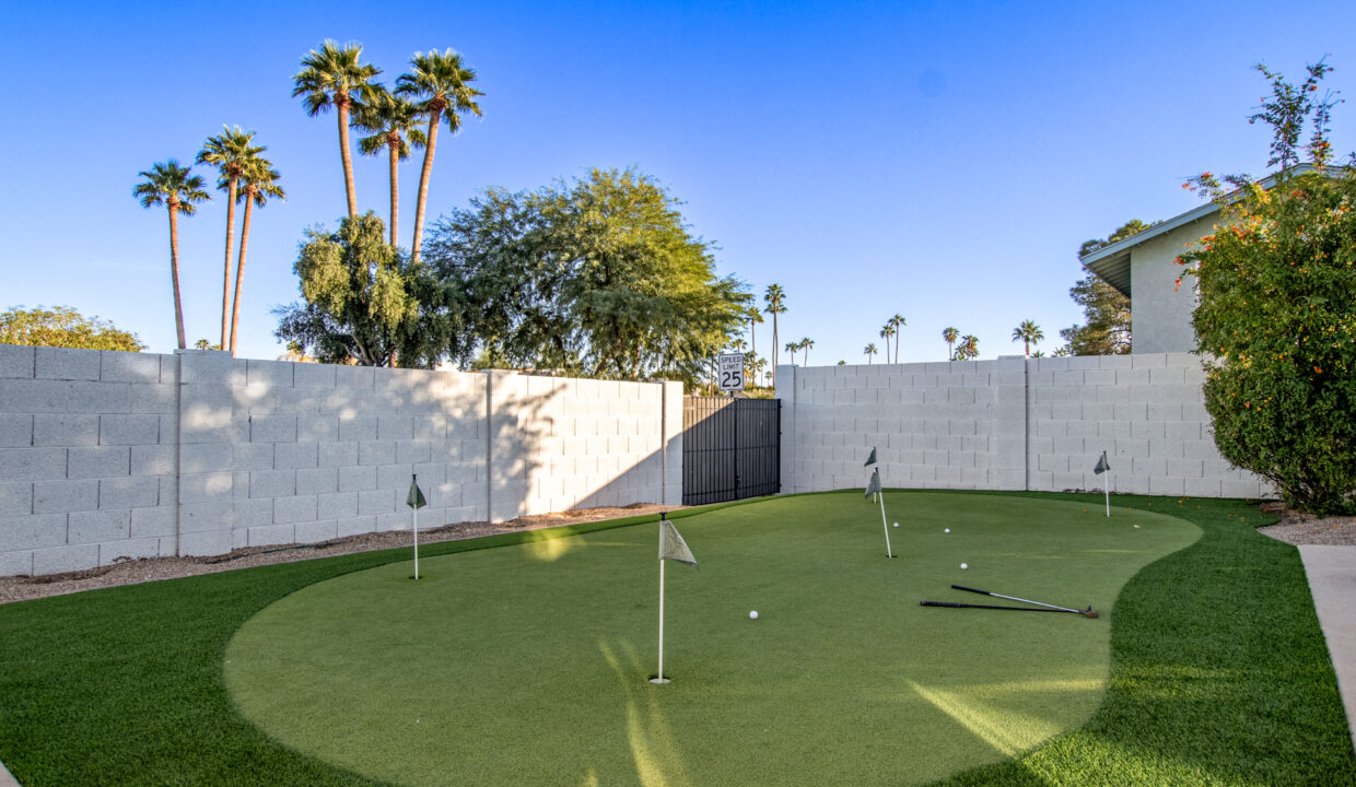 scottsdale airbnb vacation rental pool putting green vrbo kierland arizona (7)