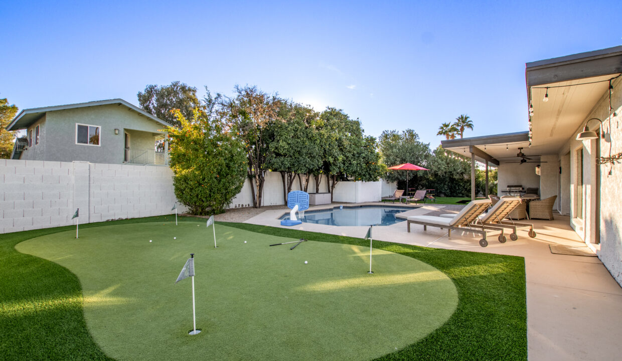 scottsdale airbnb vacation rental pool putting green vrbo kierland arizona (9)