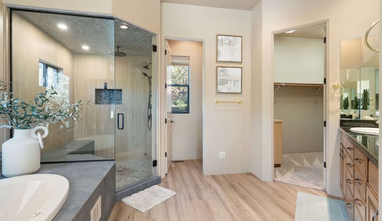 53-web-or-mls-QVB03232