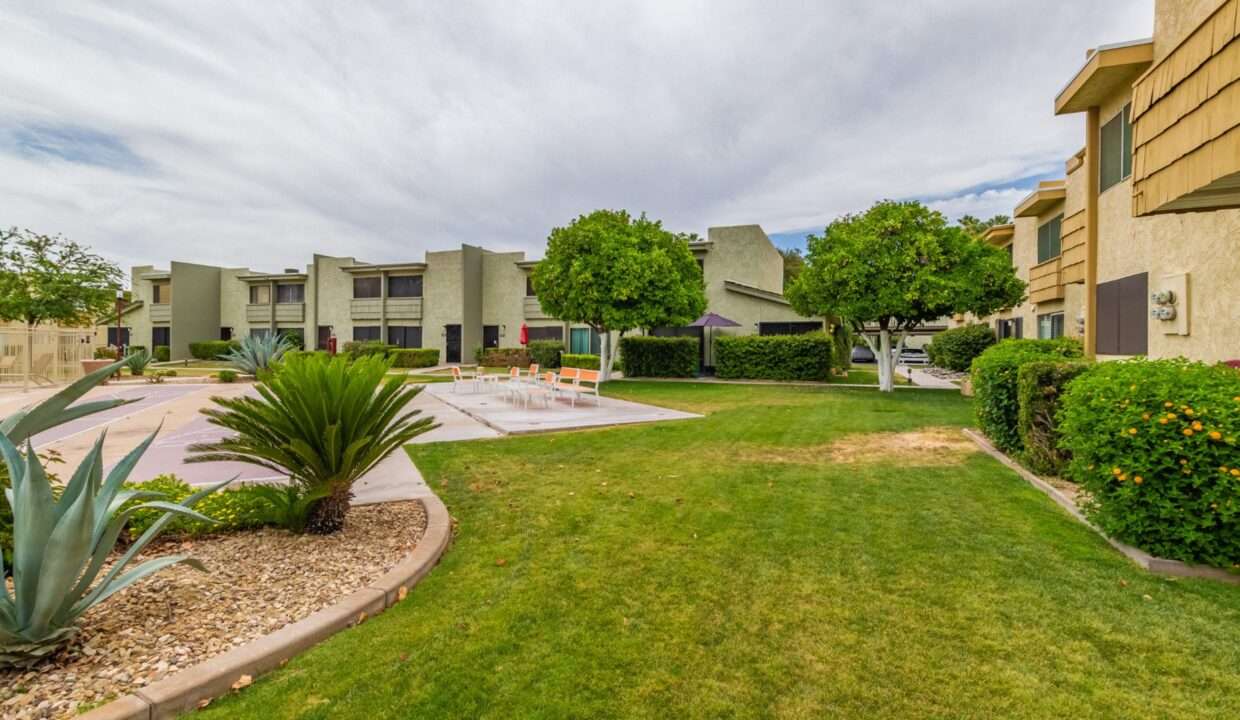 34 - 68th - Cammelback House Condominiums