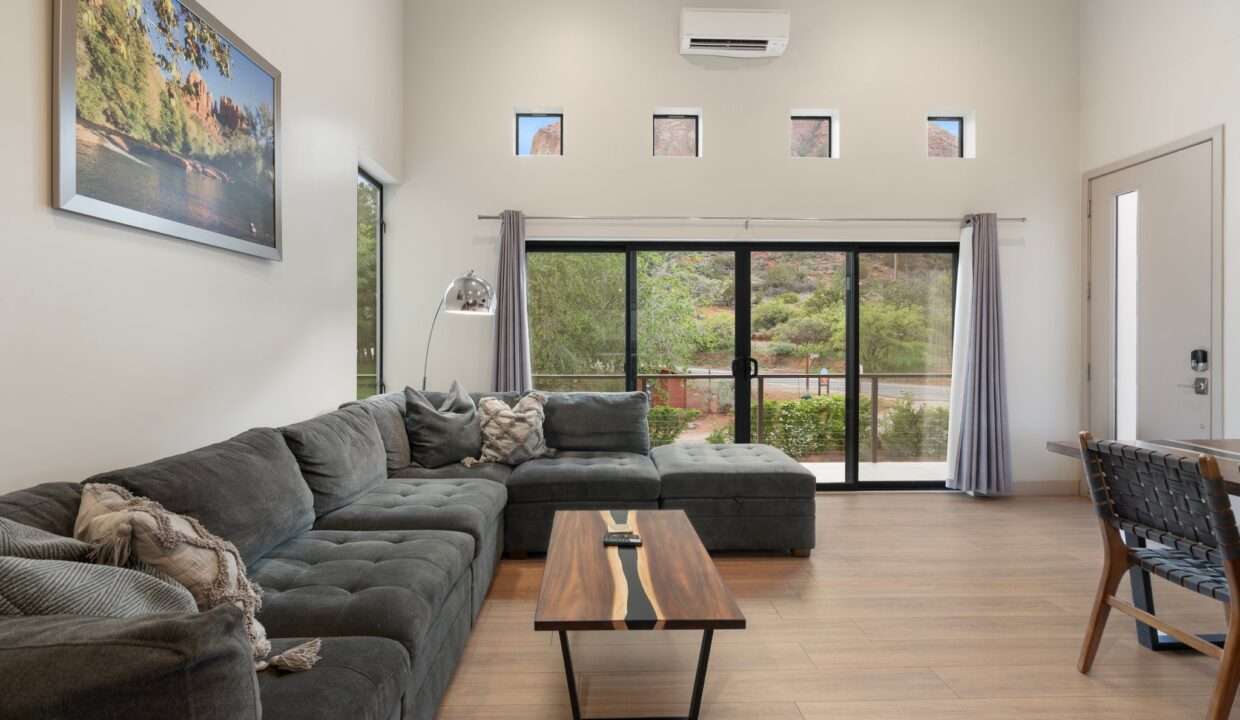 11-web-or-mls-QVB09705