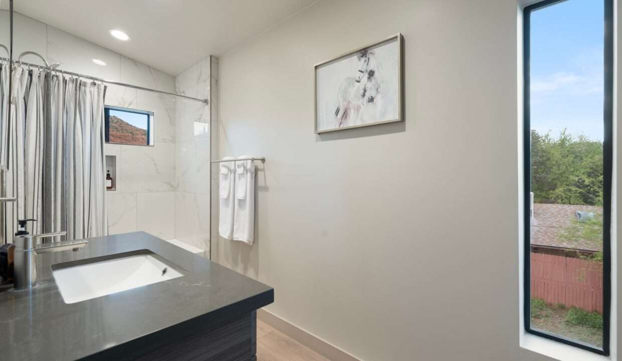 31-web-or-mls-QVB09826