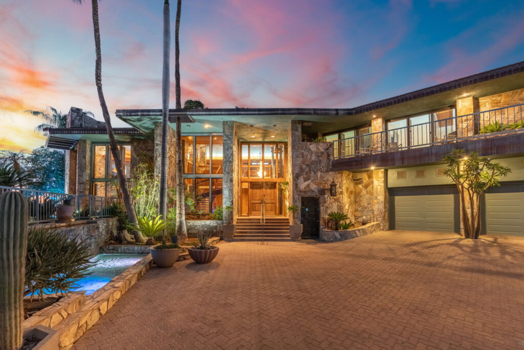 Arizona luxury vacation rental managed by Travli